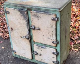 Vintage Frost King Ice Box
