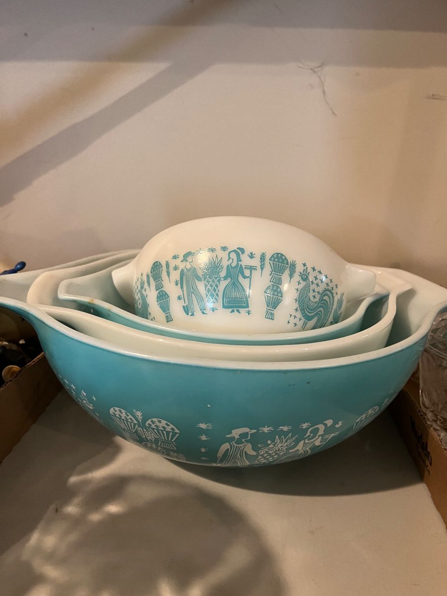 1957 Pyrex Butterprint Cinderella Bowl Set