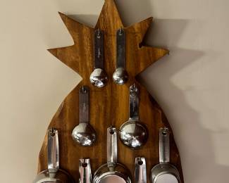 Pineapple wall decor