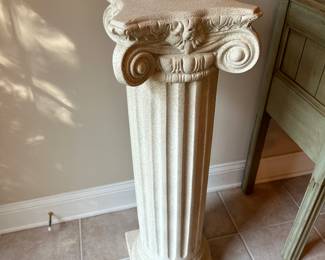 Neoclassical Corinthian column pedestal
