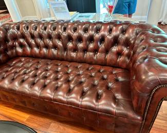 Kent Chesterfield Executive tufted leather sofa