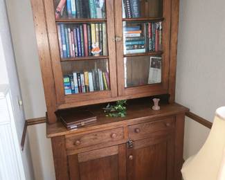 Large hutch with float glass