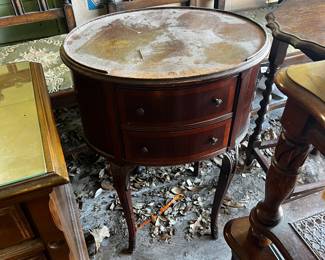 Small sitting table vintage 