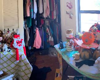 Christmas room. Lots lots of Christmas goodies!