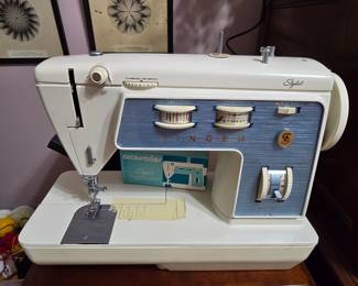 Singer Sewing Machine 