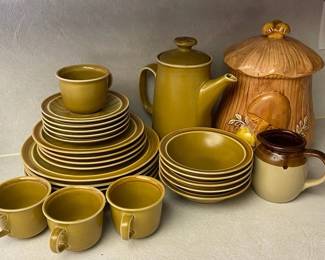 independence stoneware yellow plate set