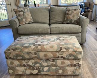 Full Size Sleeper Love Seat With Ottoman