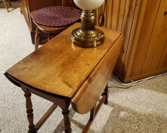 serviceable drop-leaf table