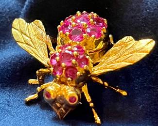 Large ruby bee pin
