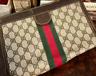 Large 1970s GUCCI clutch in amazing condition 