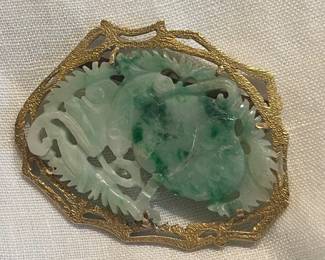 Jade brooch in gold