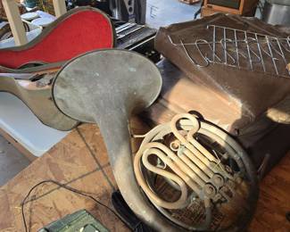 French horn (not playable)