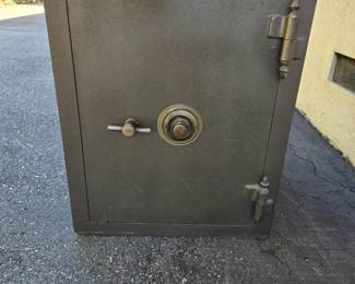 Vintage fire safe with combo & key
