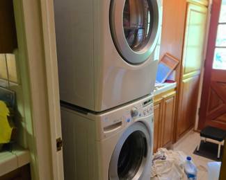 2012 stacking washer/dryer