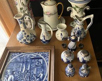 Nice selection of Delft pottery.