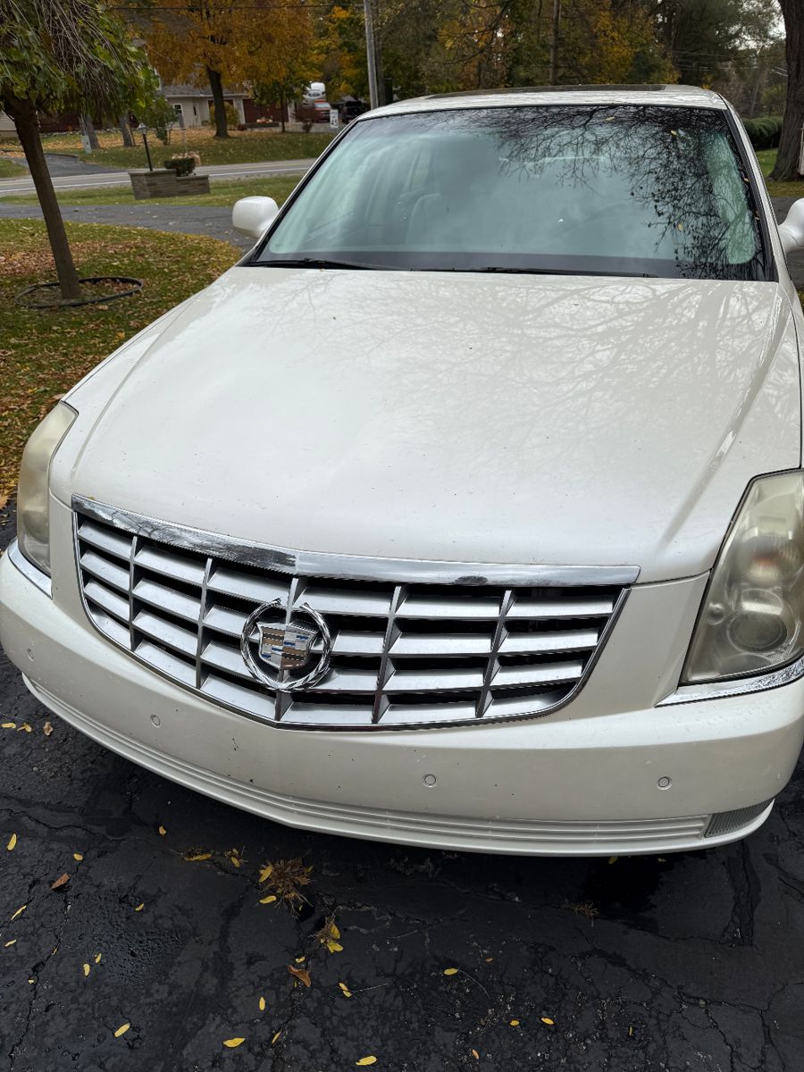 2009 Cadillac DTS 69,000 miles $7000 ob