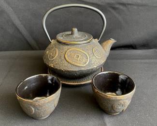 Asian Design Cast Iron Mini Teapot * Cups
