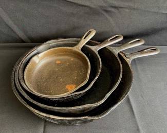 Set of 4 Cast Iron Skillets
