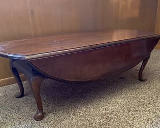 Oval coffee table with drop-down sides