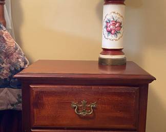 Bedside 2-drawer dresser, vintage lamp