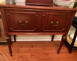 Duncan Phyfe tea or liquor cabin (1 of 8 pieces) 1900 series.