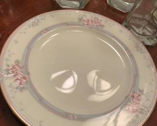 Nortaki  China full 8 piece serving, plus sugar bowl, creamer and gravy boat!