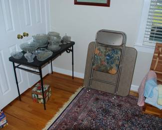 Card table and 2 chairs