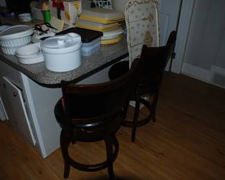 2 bar stools