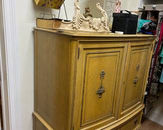 This dresser 4 drawer inside