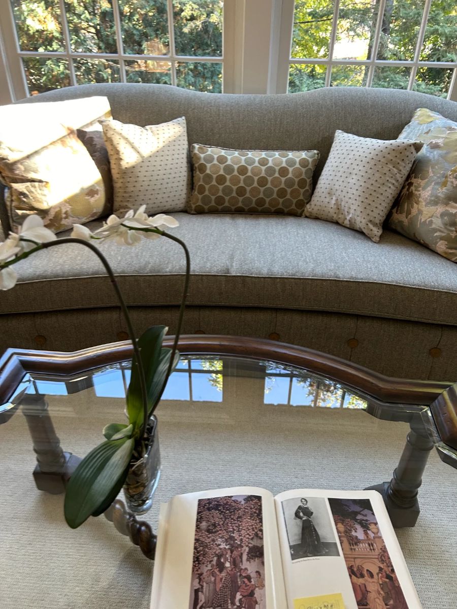 Beautiful Custom Sofa 94 inches long it's perfect