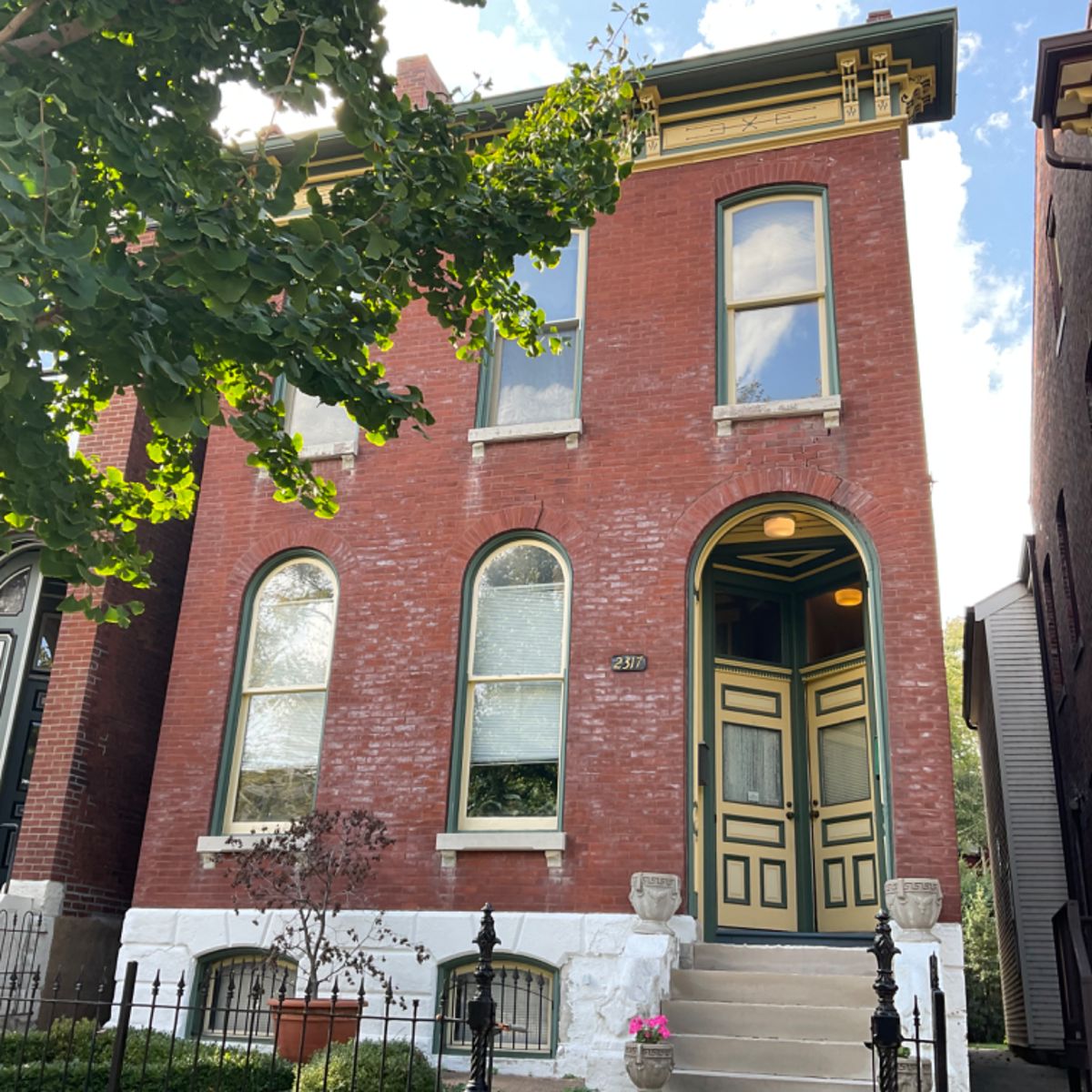 THIS IS A SECOND FLOOR APARTMENT, THE STEPS ARE STEEP.   