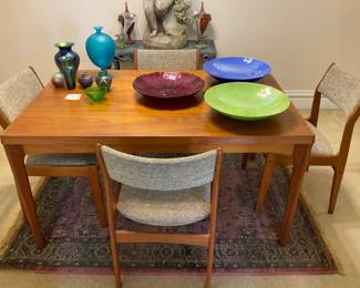 NICE DINNINGROOM SET