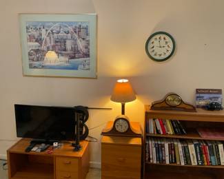 FLAT SCREENS, CLOCKS