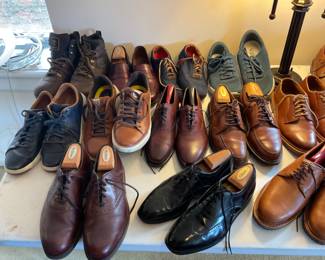 AMAZING MENS SHOES LIKE NEW, 6.5