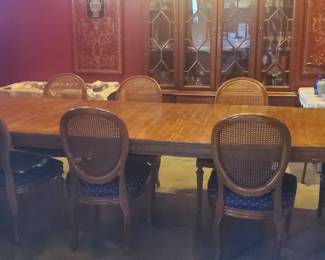 Beautiful dining room table and 8 chairs 