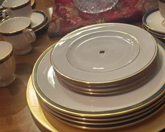 Lenox urban lights  8 place setting  few Xtra 