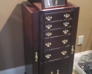 Jewelry cabinet 