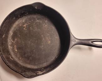 Wagner Ware #8 cast iron skillet