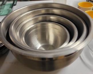Stainless mixing bowl set