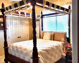 Queen 4 Poster/Canopy Bed