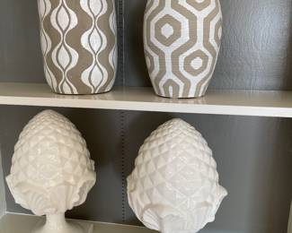 Vases, Articoke finials