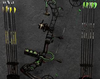 MATHEW No Cam HTX RH Bow with ICS Beman and Scheels Rogue Arrow Sets with Case