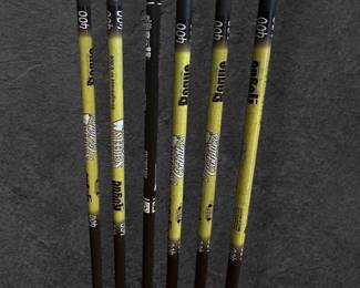 MATHEW No Cam HTX RH Bow with ICS Beman and Scheels Rogue Arrow Sets with Case