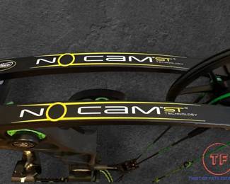 MATHEW No Cam HTX RH Bow with ICS Beman and Scheels Rogue Arrow Sets with Case