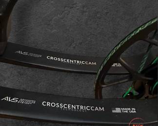 MATHEW Triax RH Bow and ICS Beman Arrow Set with Case