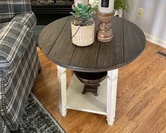 ASHLEY FURNITURE Occasional Side Table 