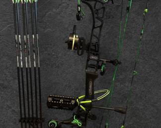 MATHEW Triax RH Bow and ICS Beman Arrow Set with Case