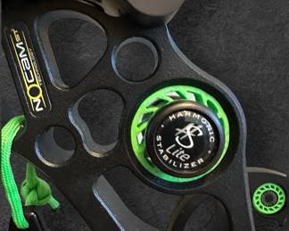 MATHEW No Cam HTX RH Bow with ICS Beman and Scheels Rogue Arrow Sets with Case