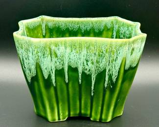 Vintage Upco USA 037 Planter
https://ctbids.com/estate-sale/31612/item/3566036/Vintage-Upco-USA-037-Planter