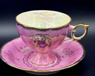 Royal Crown 4660 Teacup And Saucer
https://ctbids.com/estate-sale/31612/item/3566044/Royal-Crown-4660-Teacup-And-Saucer